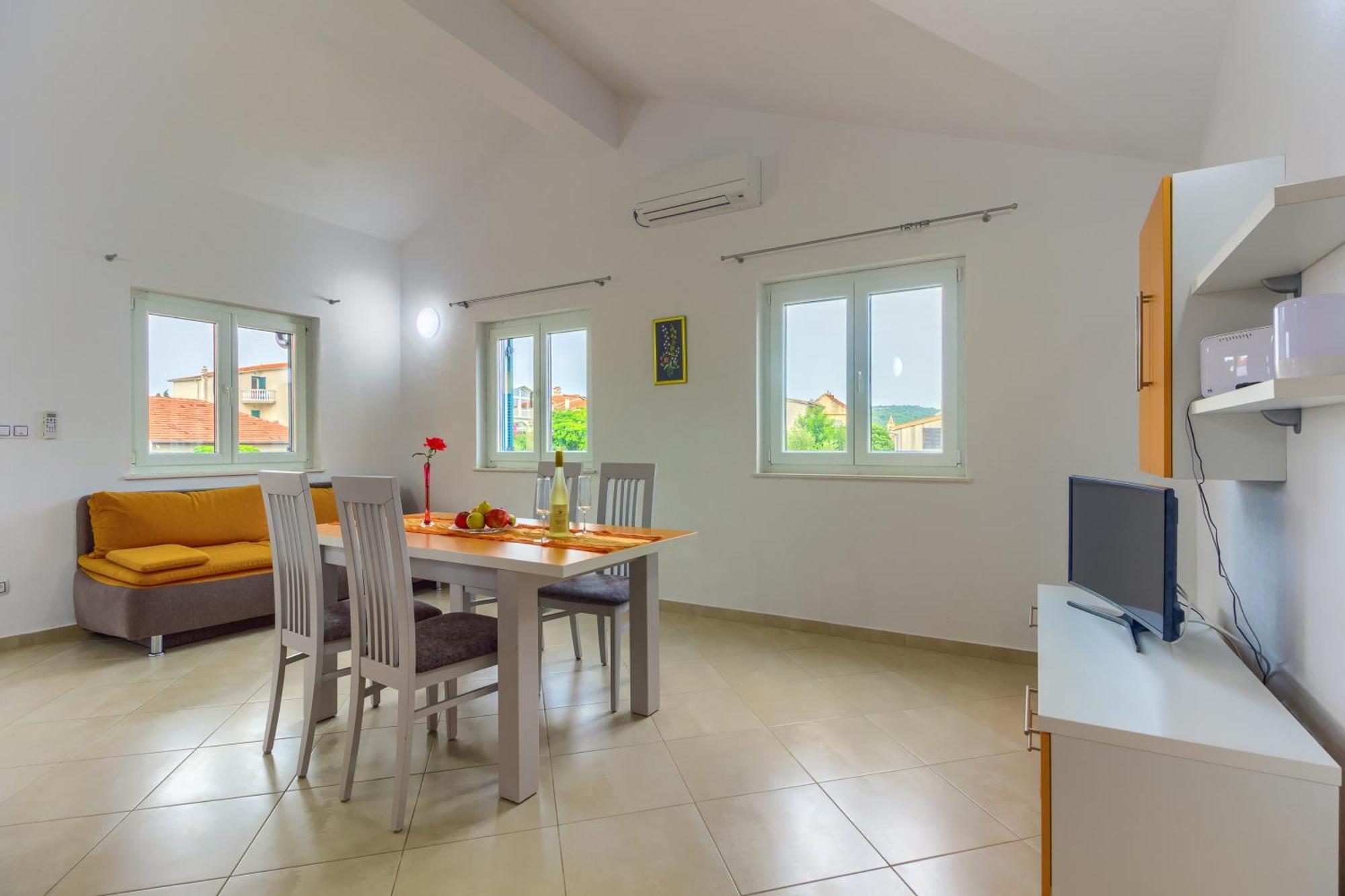 Apartmani Mato Pirovac Eksteriør bilde