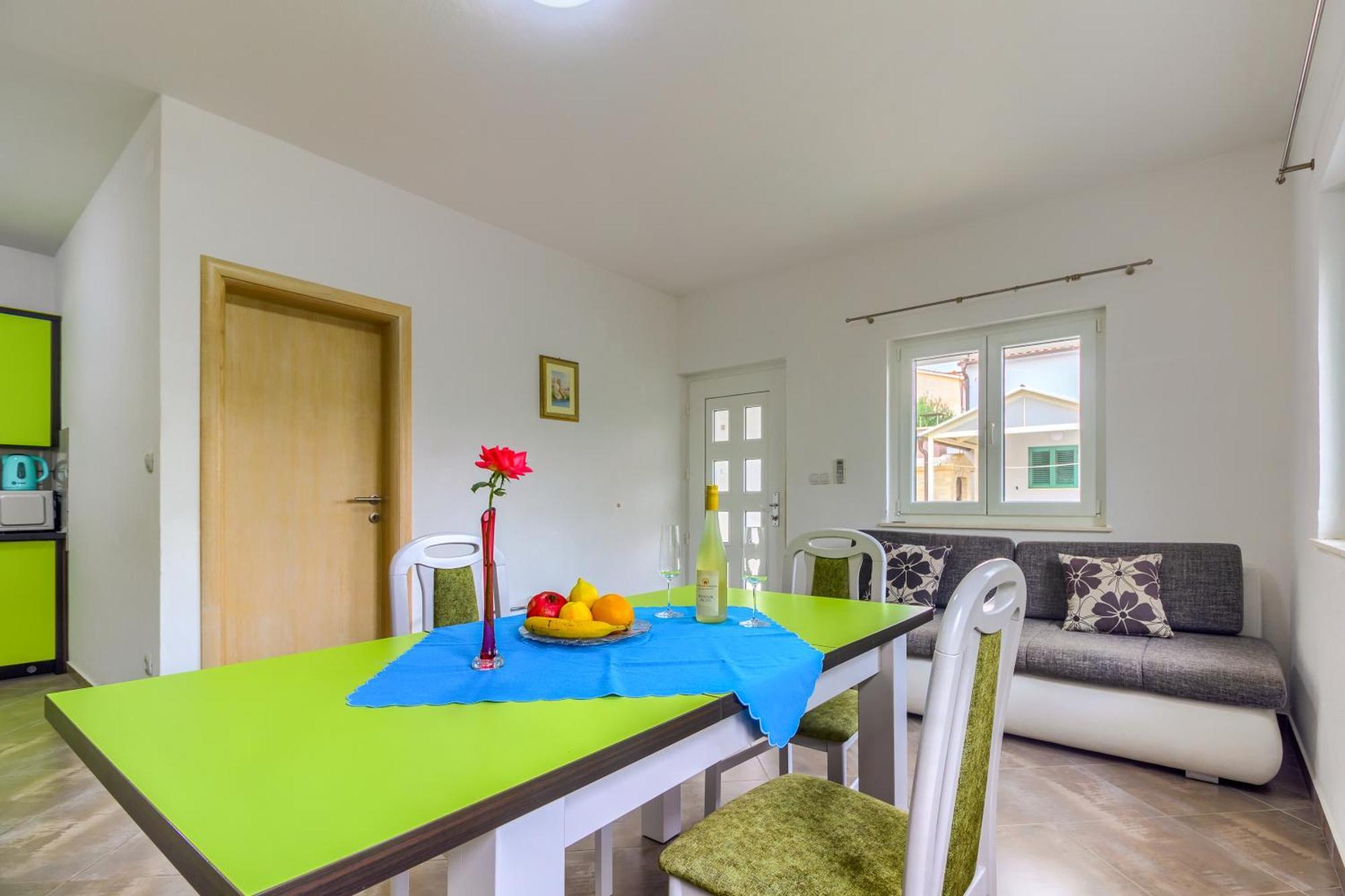Apartmani Mato Pirovac Eksteriør bilde
