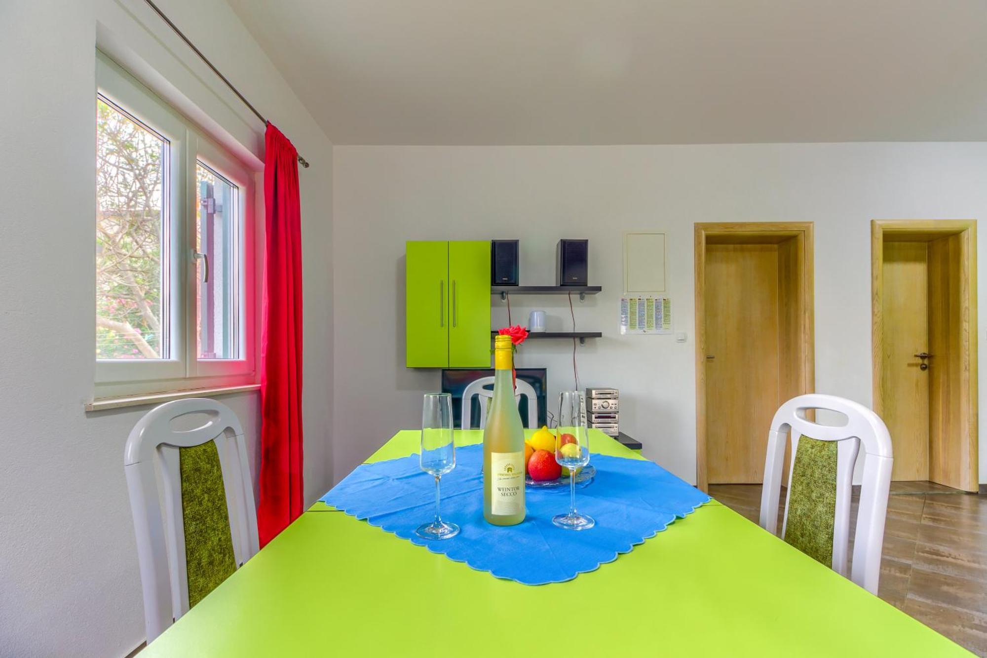 Apartmani Mato Pirovac Eksteriør bilde