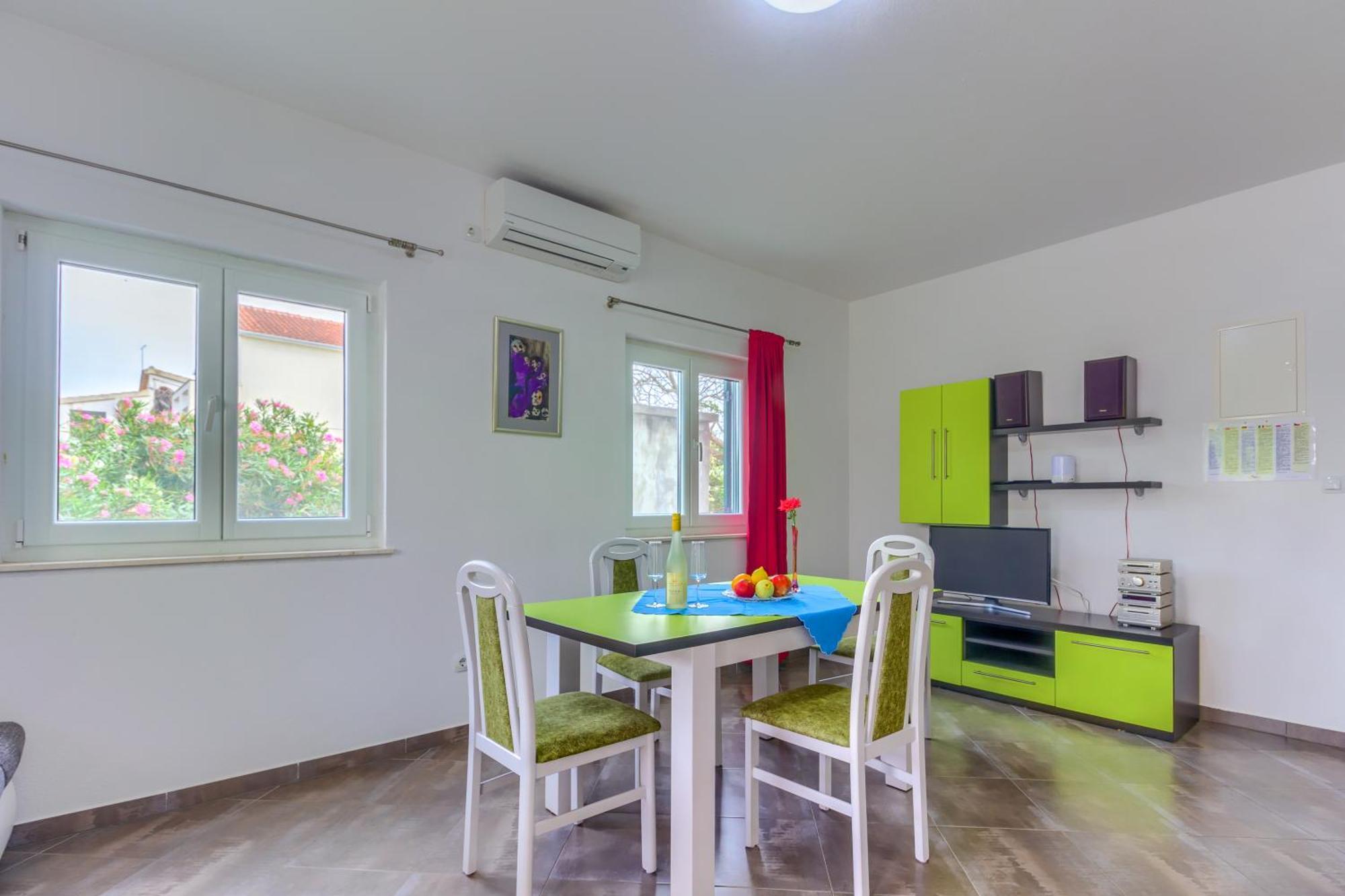 Apartmani Mato Pirovac Eksteriør bilde